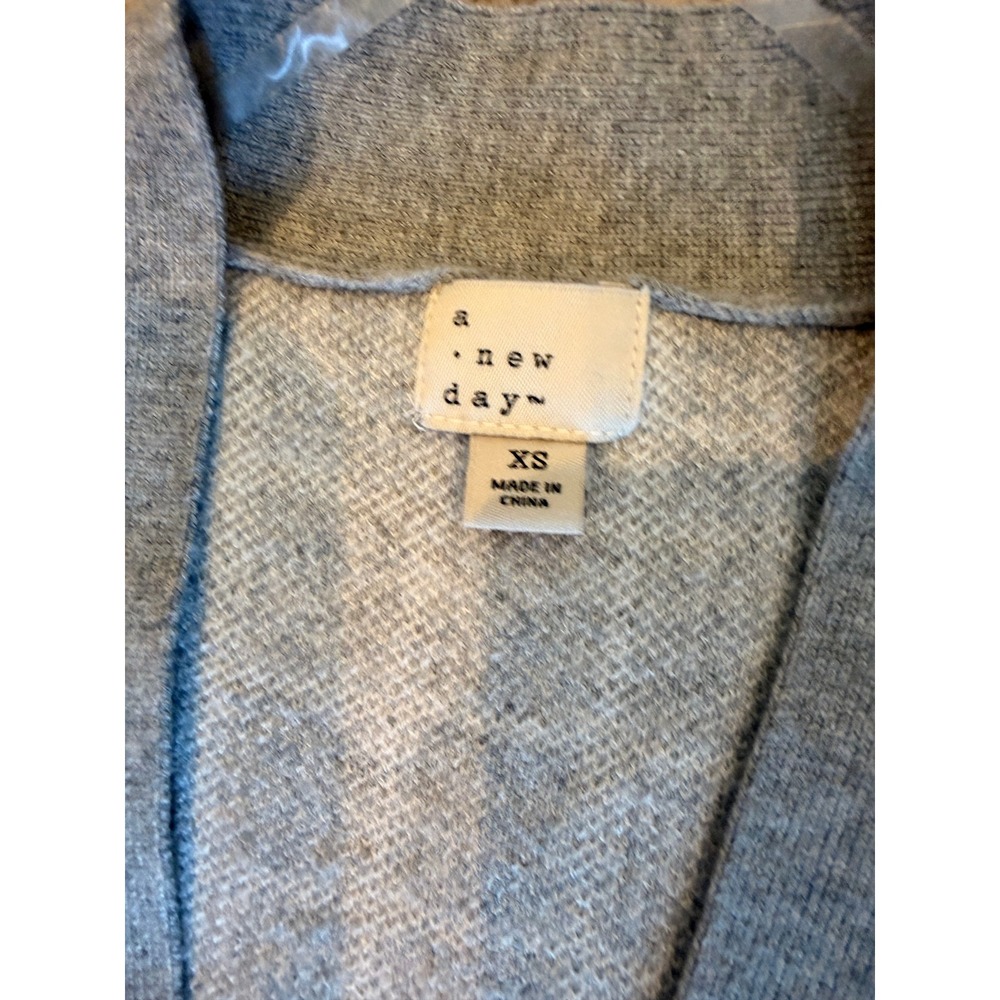Grey‎ White Windowpane Button Front Cardigan Sweater XS Clean Girl Normcore Cozy - Picture 11 of 12